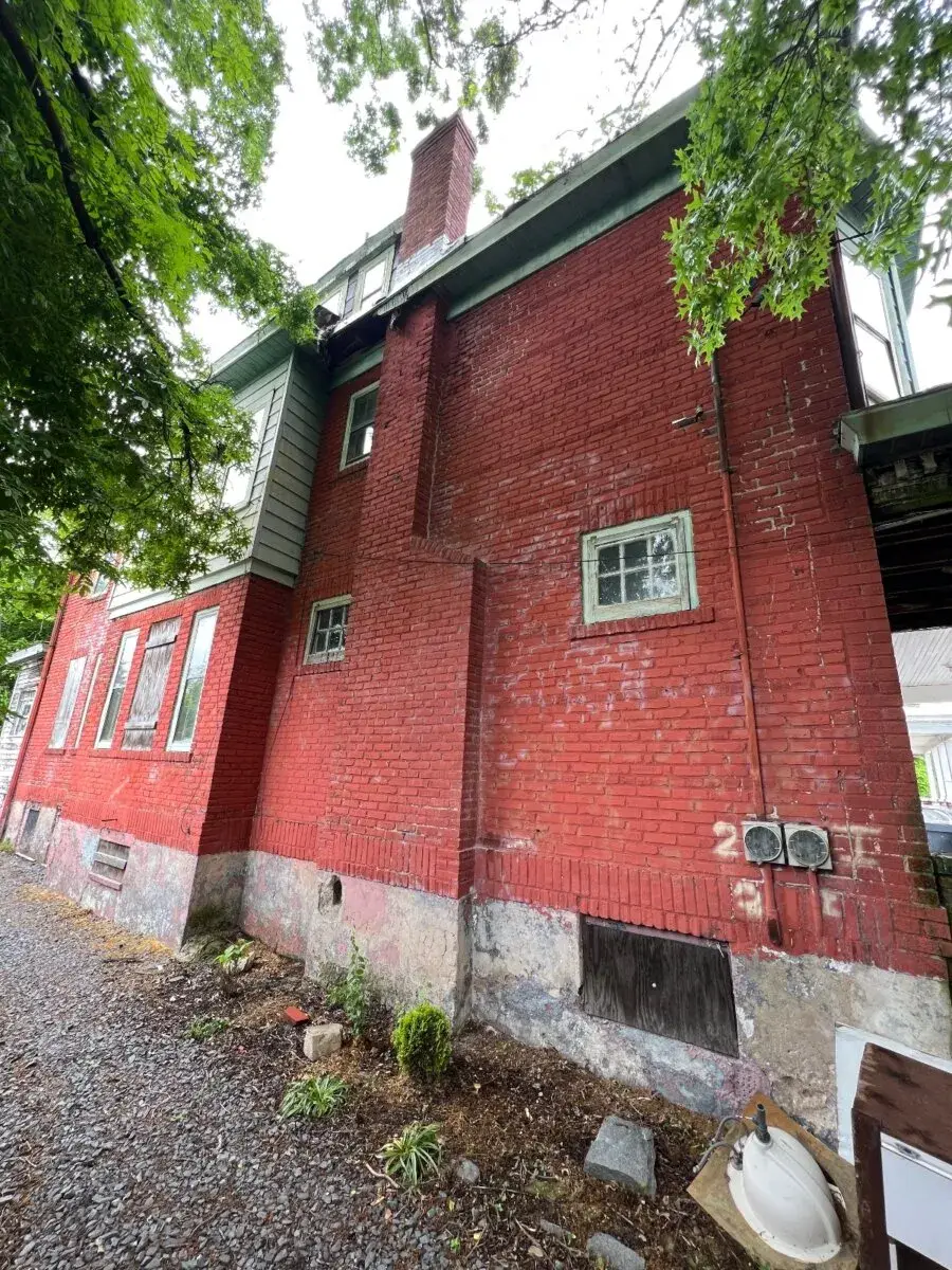 25 LaSalle Ave Trenton, NJ 08618 5